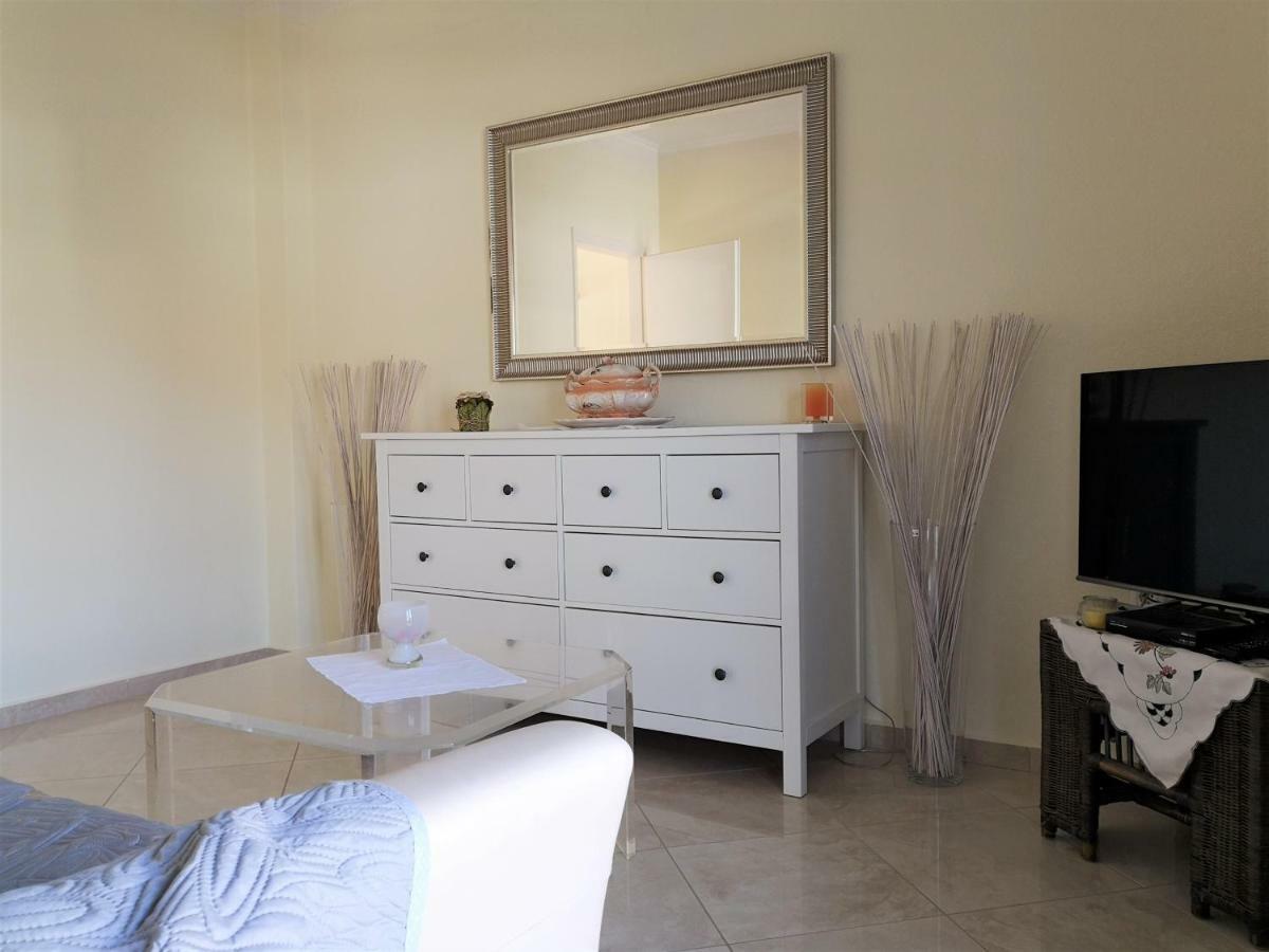 Emotion Apartments Аспровалта Екстер'єр фото